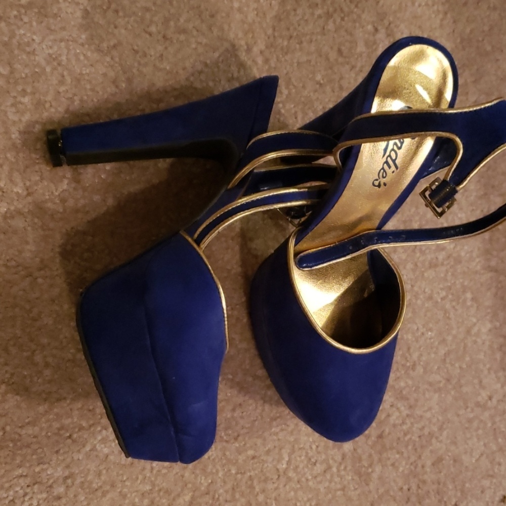 Shoes - Picture 5 of 5